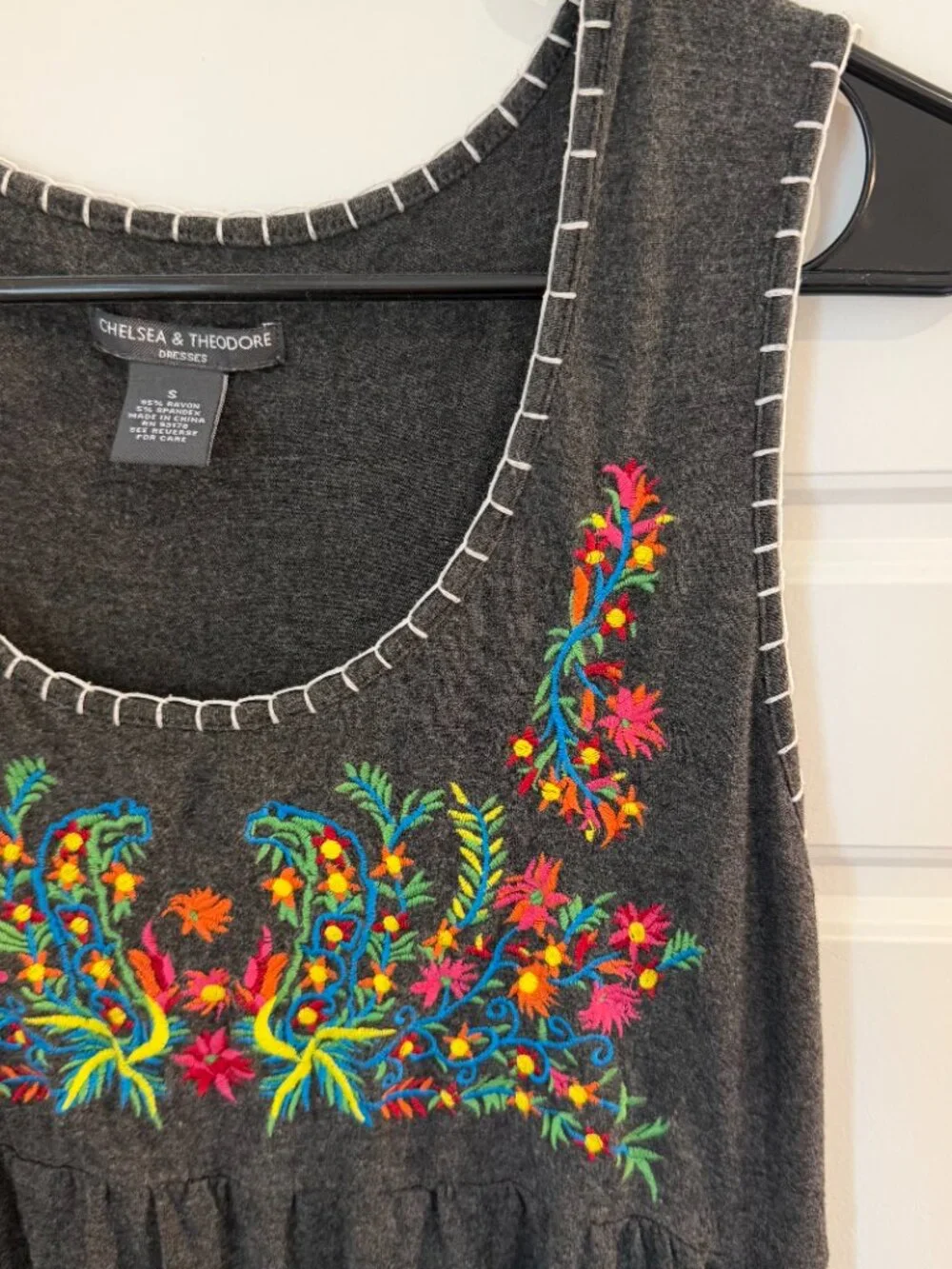 Chelsea & Theodore Embroidered Midi Dress Small Gray Floral Boho Sleeveless - Picture 3 of 9
